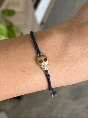 Rachel by Rachel Roy adjustable blue bracelet with rhinestone skull